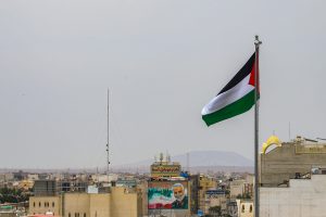 Qom Municipality hoists Palestinian flag on eve of Quds Day 